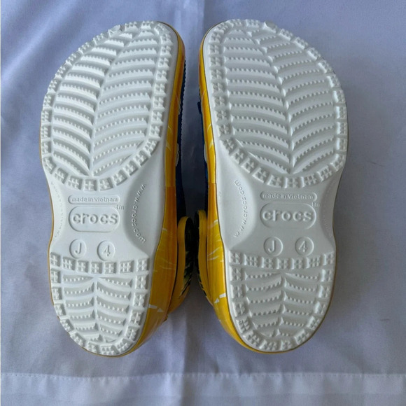 Crayola Classic Clog Crocs Kids Size 4 New in Box Limited Addition - Picture 8 of 11
